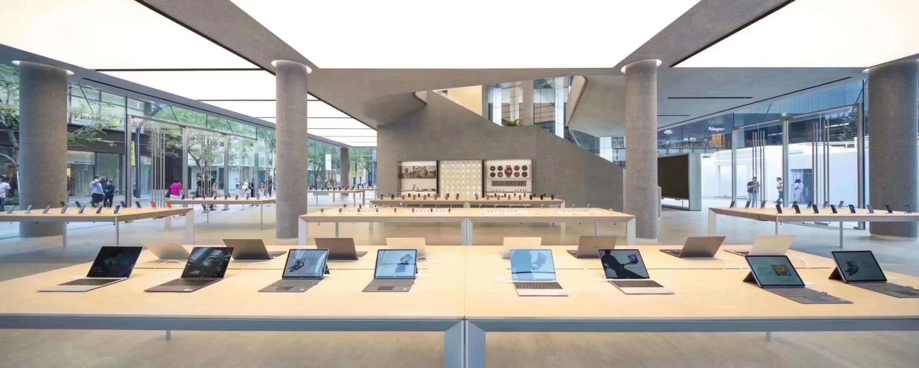 Huawei Flagship Store — view 2
